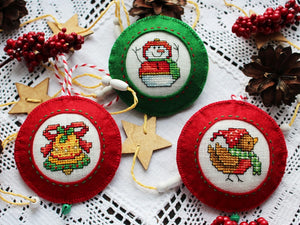 Christmas decorations can be made by anyone